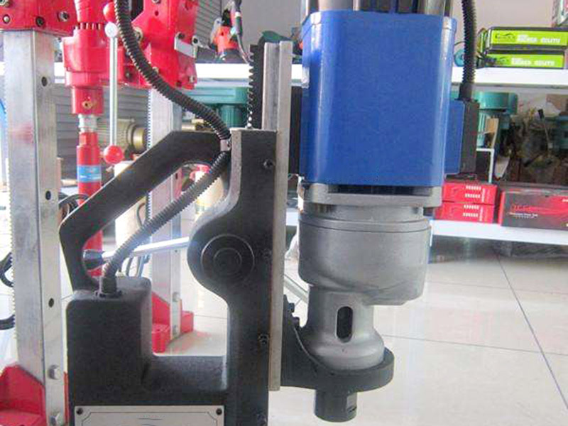 磁力鉆孔機怎么安裝換鉆頭？