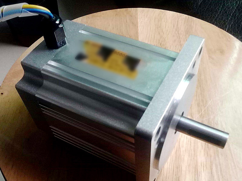 鉆孔機怎么啟動電機和變頻器？